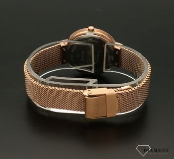 Zegarek damski różowe złoto Bruno Calvani BC9454 ROSE GOLD. Tarcza zegarka okrągła w kolorze czarnym z wyraźnymi indeksami koloru różowego złota, wskazówki w kolorze różówego złota. Dodatkowym atutem zegarka jest wyraźne log.jpg